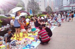 摆地摊什么赚钱,低成本创业新选择