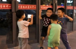 娱乐吃瓜的头像男真人,男真人生吃瓜背后的故事